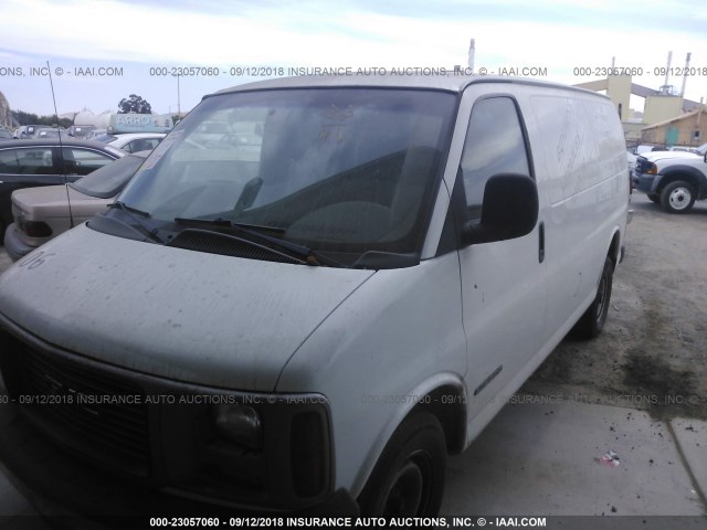 1GTFG25M711118538 - 2001 GMC SAVANA G2500 WHITE photo 2