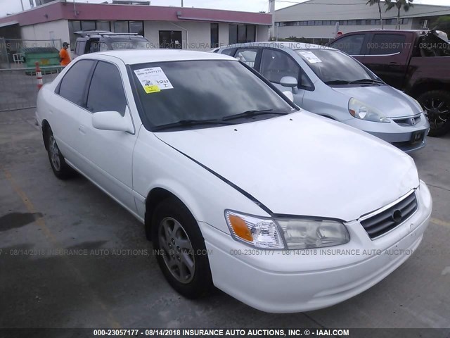JT2BG22K2Y0431975 - 2000 TOYOTA CAMRY CE/LE/XLE 白色 照片 1