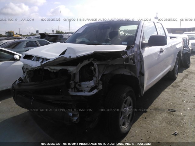 5TFRM5F13HX116580 - 2017 TOYOTA TUNDRA DOUBLE CAB SR/SR5 WHITE photo 2