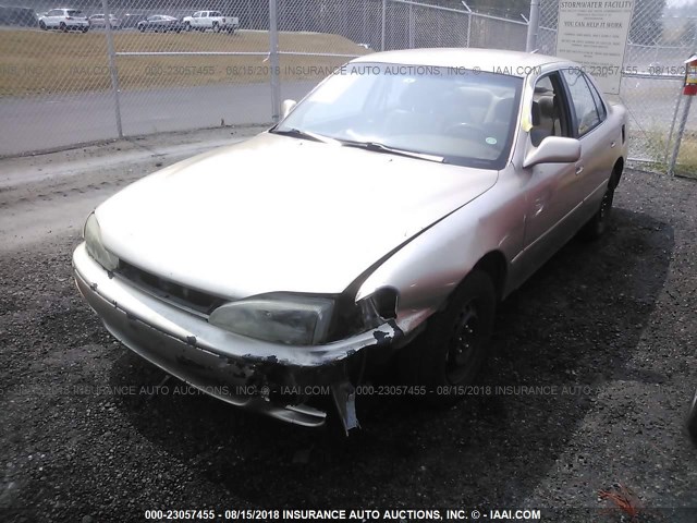 4T1BG12K9TU796572 - 1996 TOYOTA CAMRY DX/LE/XLE GOLD photo 2