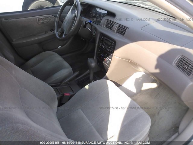 4T1BG22K3XU916958 - 1999 TOYOTA CAMRY CE/LE/XLE 金色 照片 5