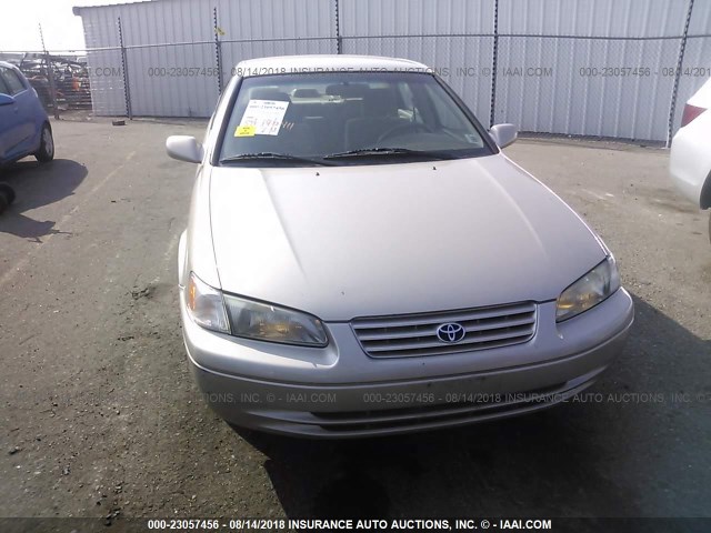 4T1BG22K3XU916958 - 1999 TOYOTA CAMRY CE/LE/XLE 金色 照片 6