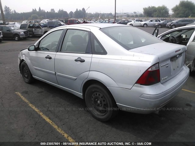 1FAFP34N97W122253 - 2007 FORD FOCUS ZX4/S/SE/SES SILVER photo 3