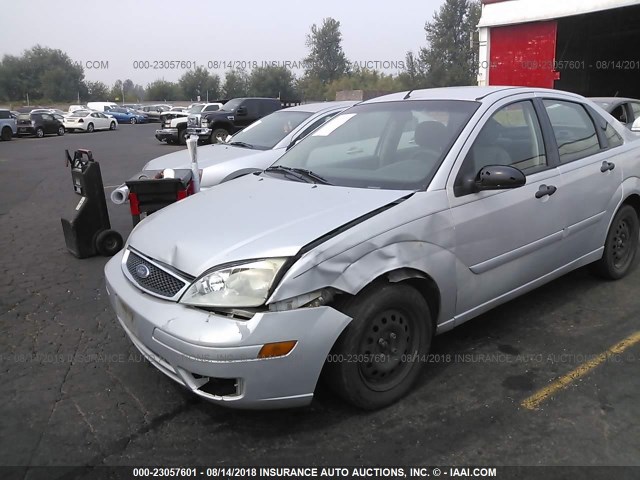 1FAFP34N97W122253 - 2007 FORD FOCUS ZX4/S/SE/SES SILVER photo 6