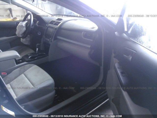 4T4BF1FK3ER388638 - 2014 TOYOTA CAMRY L/SE/LE/XLE ლურჯი ფოტო 5