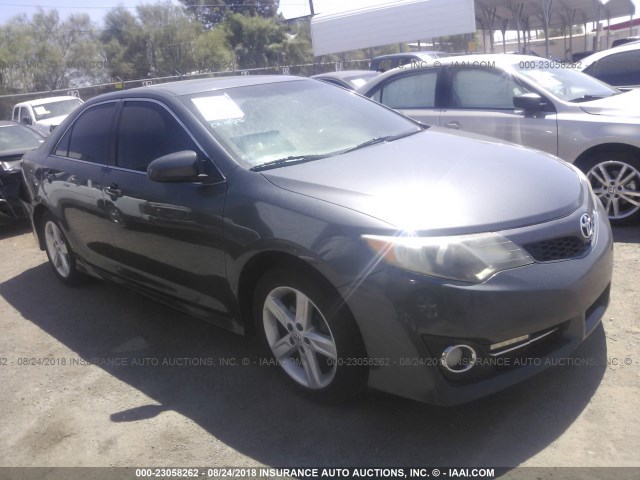 4T1BF1FK7CU126080 - 2012 TOYOTA CAMRY SE/LE/XLE ნაცრისფერი ფოტო 1