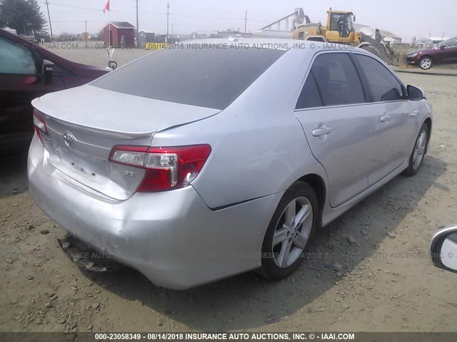 4T1BF1FK8DU684327 - 2013 TOYOTA CAMRY L/SE/LE/XLE 银色 照片 4
