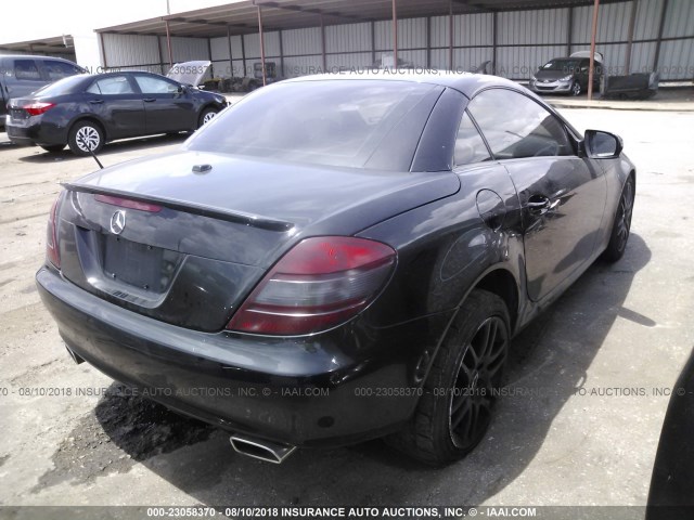 WDBWK54F39F191647 - 2009 MERCEDES-BENZ SLK 300 BLACK photo 4