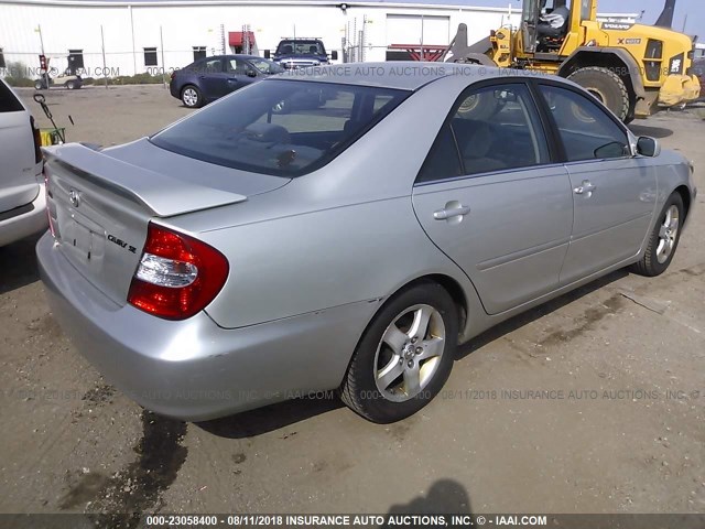 JTDBE32K720006682 - 2002 TOYOTA CAMRY LE/XLE/SE Gümüş foto 4