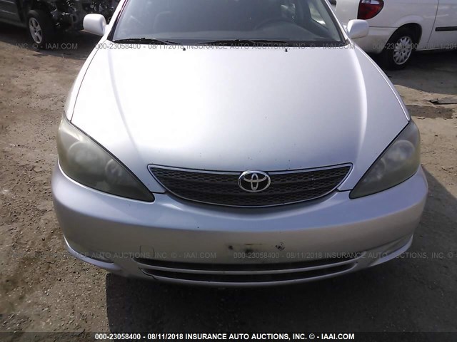 JTDBE32K720006682 - 2002 TOYOTA CAMRY LE/XLE/SE Gümüş foto 6