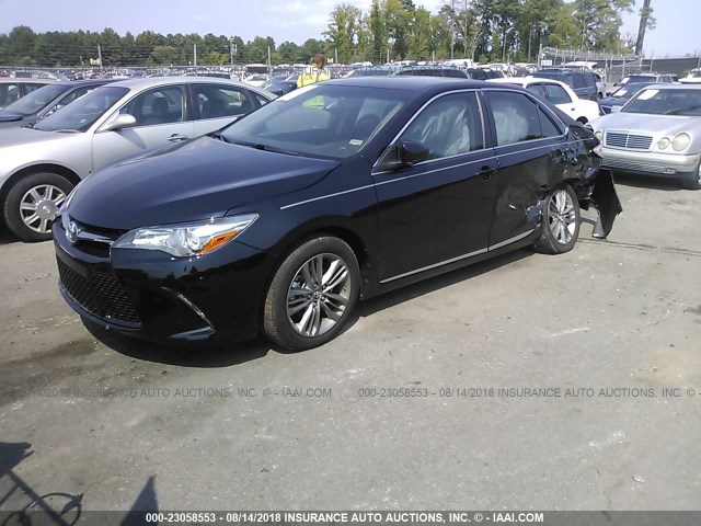 4T1BF1FK8GU226713 - 2016 TOYOTA CAMRY LE/XLE/SE/XSE BLACK photo 2