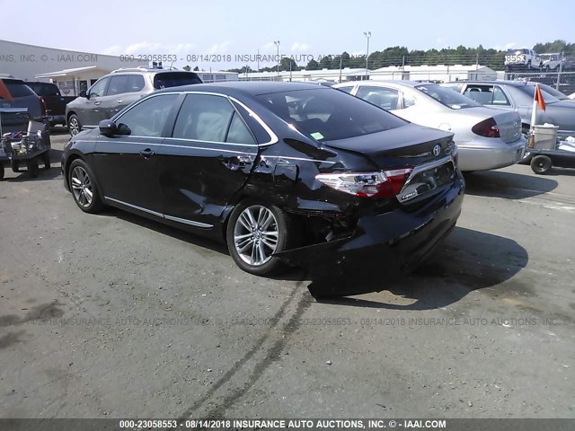 4T1BF1FK8GU226713 - 2016 TOYOTA CAMRY LE/XLE/SE/XSE BLACK photo 3