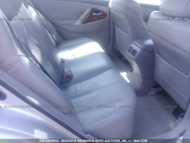 4T1BF3EK2BU191012 - 2011 TOYOTA CAMRY SE/LE/XLE SILVER photo 8