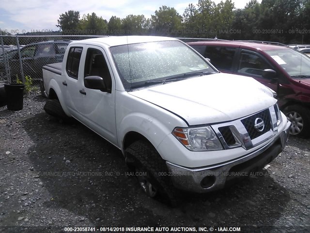 1N6AD07W59C401085 - 2009 NISSAN FRONTIER CREW CAB SE/LE/NISMO WHITE photo 1