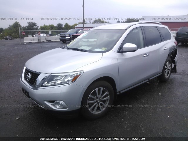 5N1AR2MN8FC677117 - 2015 NISSAN PATHFINDER S/SV/SL/PLATINUM SILVER photo 2