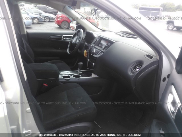 5N1AR2MN8FC677117 - 2015 NISSAN PATHFINDER S/SV/SL/PLATINUM SILVER photo 5