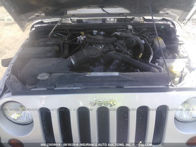 1J8FA54169L715618 - 2009 JEEP WRANGLER SAHARA SILVER photo 10