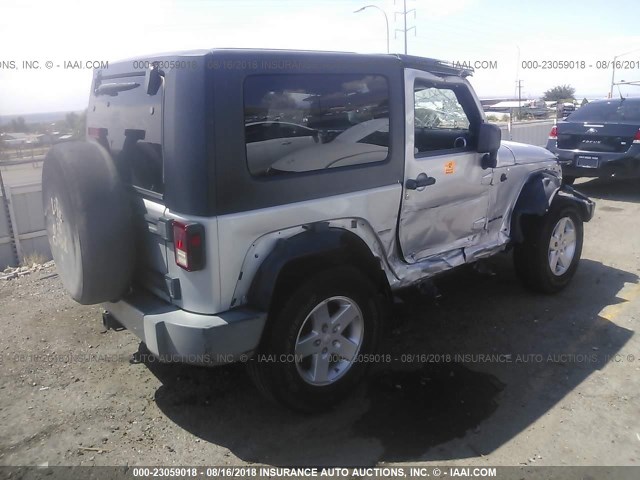 1J8FA54169L715618 - 2009 JEEP WRANGLER SAHARA SILVER photo 4