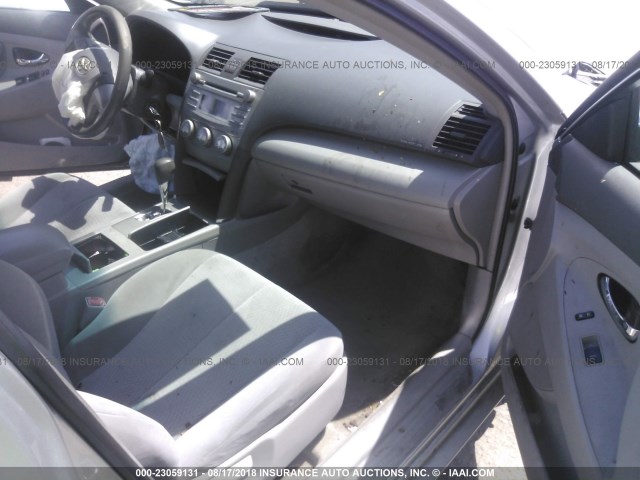 4T1BF3EK5BU150650 - 2011 TOYOTA CAMRY SE/LE/XLE ვერცხლისფერი ფოტო 5