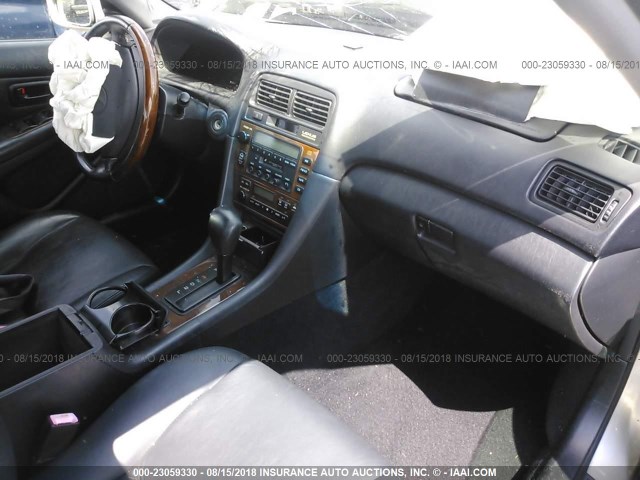 JT8BF28G110311408 - 2001 LEXUS ES 300 SILVER photo 5