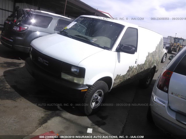 1GTDM19W01B515556 - 2001 GMC SAFARI XT WHITE photo 2