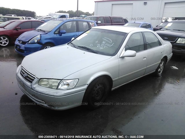 4T1BG22K2YU663262 - 2000 TOYOTA CAMRY CE/LE/XLE 银色 照片 2