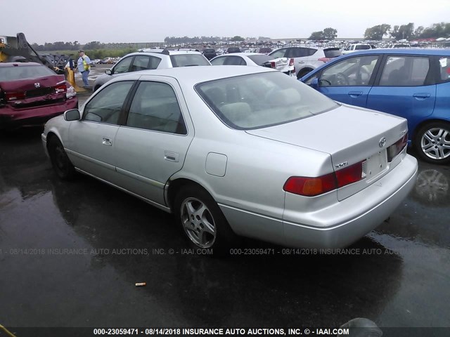 4T1BG22K2YU663262 - 2000 TOYOTA CAMRY CE/LE/XLE 银色 照片 3