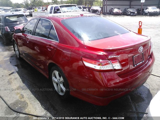 4T1BF3EK1BU673034 - 2011 TOYOTA CAMRY SE/LE/XLE RED photo 3