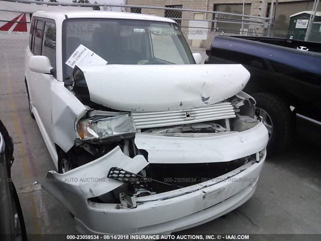 JTLKT324164111423 - 2006 TOYOTA SCION XB Weiß Foto 1