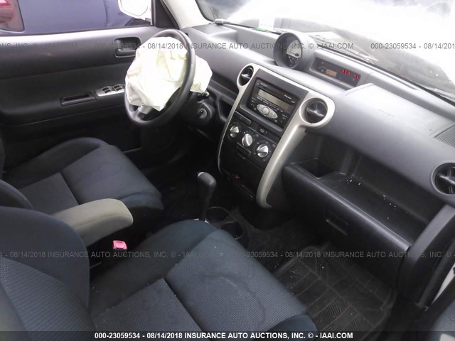 JTLKT324164111423 - 2006 TOYOTA SCION XB Weiß Foto 5