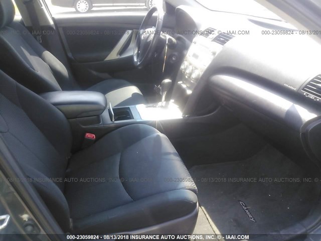 4T1BE46K89U873510 - 2009 TOYOTA CAMRY SE/LE/XLE ნაცრისფერი ფოტო 5
