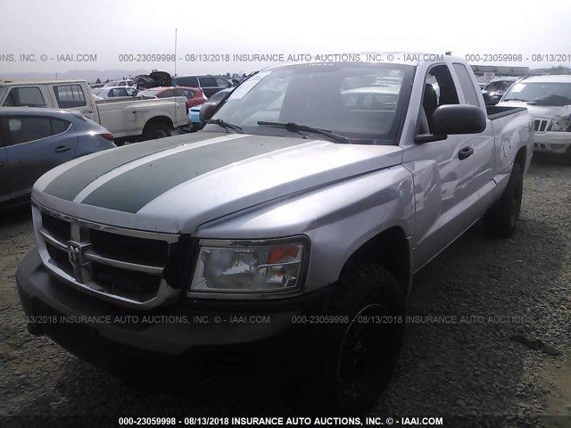 1D3HW32N38S546410 - 2008 DODGE DAKOTA SXT SILVER photo 2