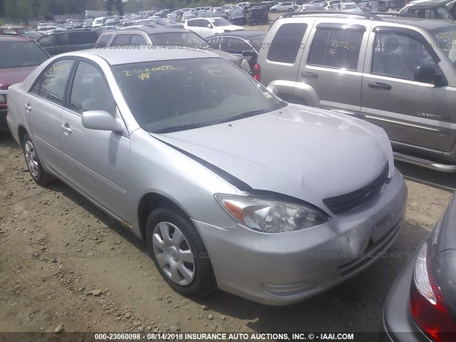 4T1BE32KX2U598132 - 2002 TOYOTA CAMRY LE/XLE/SE 银色 照片 1