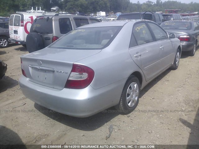 4T1BE32KX2U598132 - 2002 TOYOTA CAMRY LE/XLE/SE 银色 照片 4