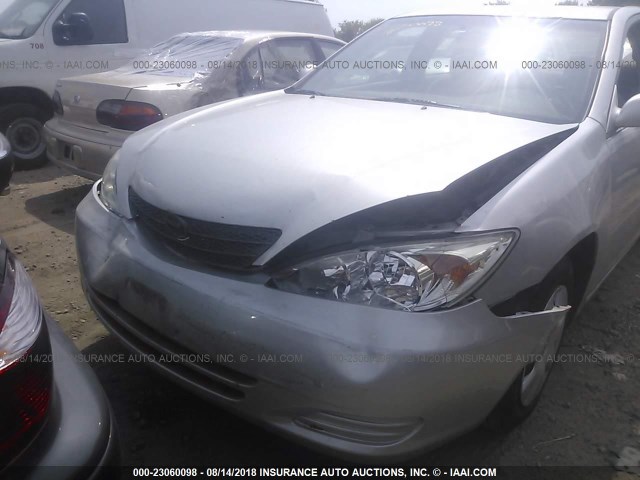 4T1BE32KX2U598132 - 2002 TOYOTA CAMRY LE/XLE/SE 银色 照片 6