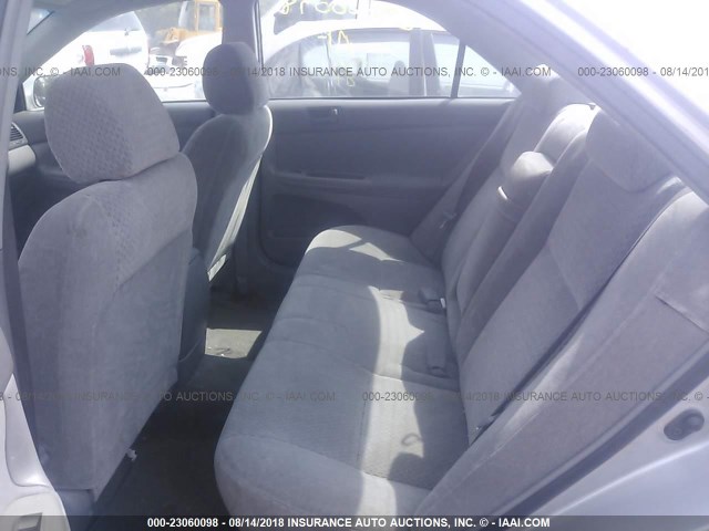 4T1BE32KX2U598132 - 2002 TOYOTA CAMRY LE/XLE/SE 银色 照片 8