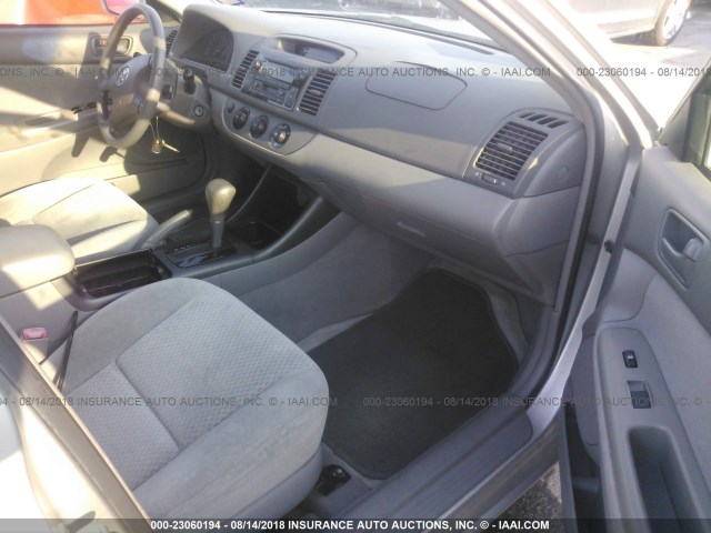 4T1BE30K34U842127 - 2004 TOYOTA CAMRY LE/XLE/SE Gümüş foto 5