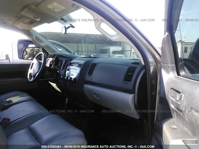 5TFRM5F14AX011701 - 2010 TOYOTA TUNDRA DOUBLE CAB SR5 GRAY photo 5