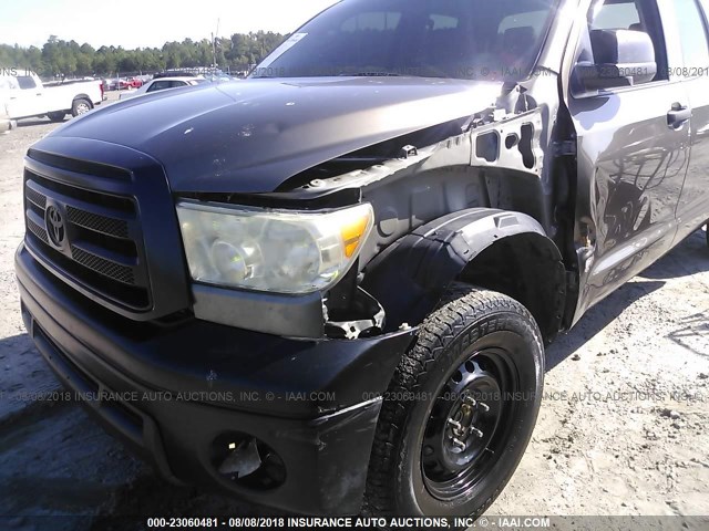 5TFRM5F14AX011701 - 2010 TOYOTA TUNDRA DOUBLE CAB SR5 GRAY photo 6