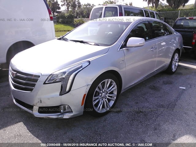 2G61M5S36J9127990 - 2018 CADILLAC XTS LUXURY SILVER photo 2