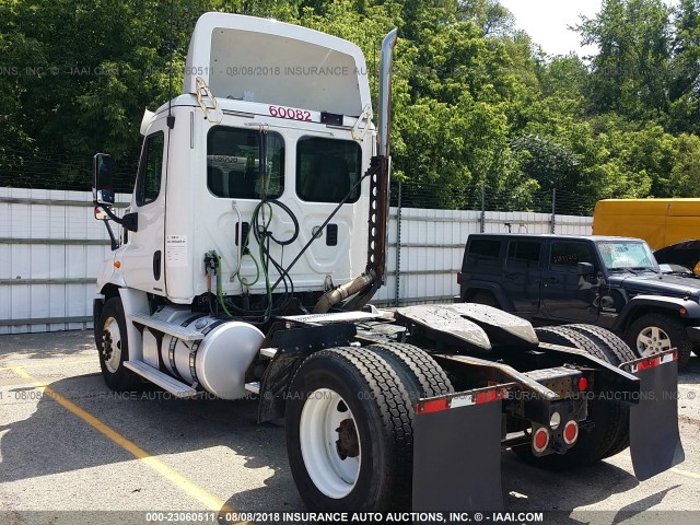 1FUBGBDV4CLBR5136 - 2012 FREIGHTLINER CASCADIA 113  WHITE photo 3