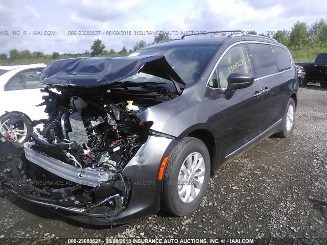 2C4RC1BG4JR149128 - 2018 CHRYSLER PACIFICA TOURING L GRAY photo 2