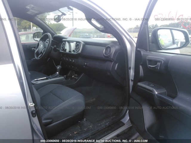 3TMDZ5BN1GM010069 - 2016 TOYOTA TACOMA DBL CAB/SR5/TRD SPORT/OR SILVER photo 5