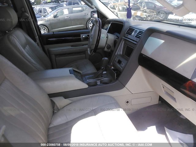 5LMFU28R74LJ14684 - 2004 LINCOLN NAVIGATOR GOLD photo 5