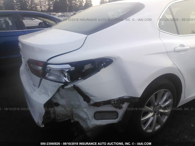 4T1B11HK6JU003377 - 2018 TOYOTA CAMRY L/LE/XLE/SE/XSE WHITE photo 6