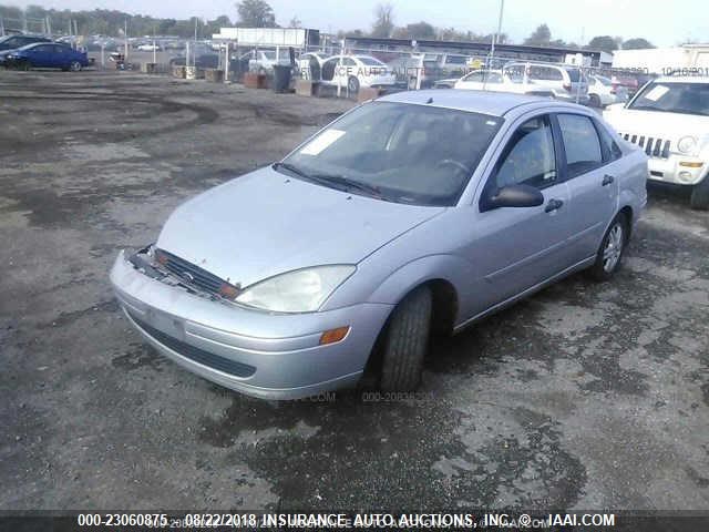 1FAFP34P7YW389572 - 2000 FORD FOCUS SE/SE COMFORT SILVER photo 2