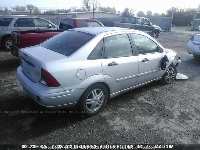 1FAFP34P7YW389572 - 2000 FORD FOCUS SE/SE COMFORT SILVER photo 4