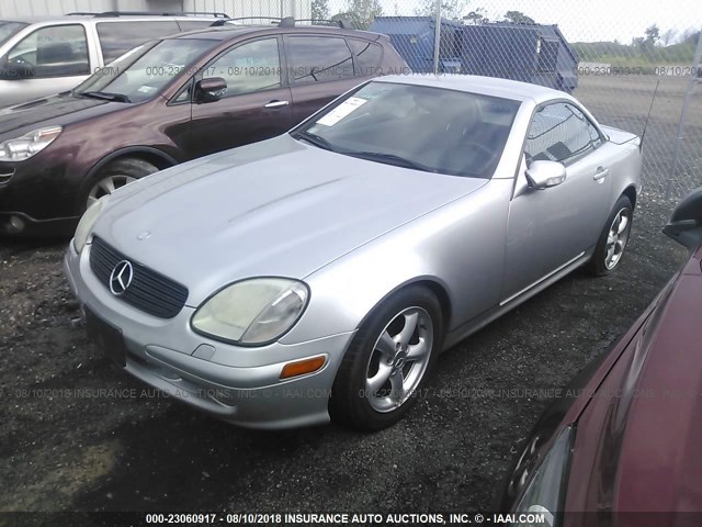 WDBKK65F93F286904 - 2003 MERCEDES-BENZ SLK 320 SILVER photo 2