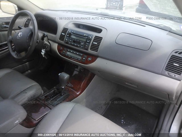 4T1BF30K95U107912 - 2005 TOYOTA CAMRY LE/XLE/SE 金色 照片 5