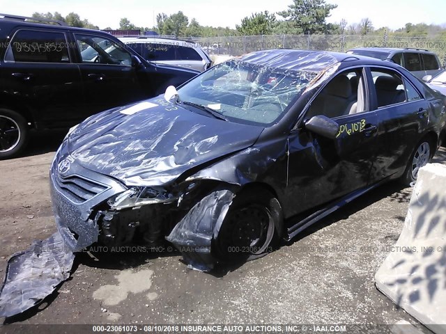 4T1BF3EK0AU064872 - 2010 TOYOTA CAMRY SE/LE/XLE 灰色 照片 2